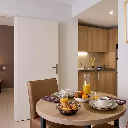 Zenitude Hotel-residences מלון דירות *